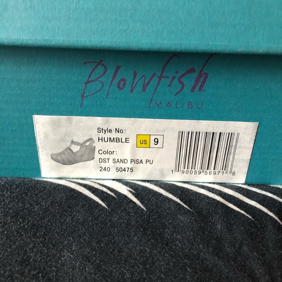 New tan Sandals - Picture 3 of 3